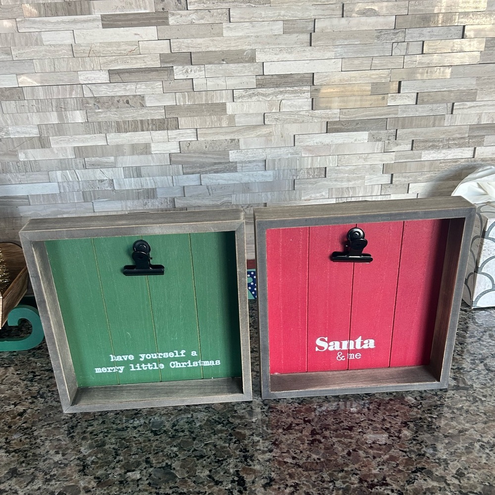 Christmas decor- 2 faux wooden frames “clip photo frame)